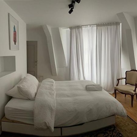 Duplex Dernier Etage Avec Terasse A Deux Pas De La Grand Place Brussels Exterior photo