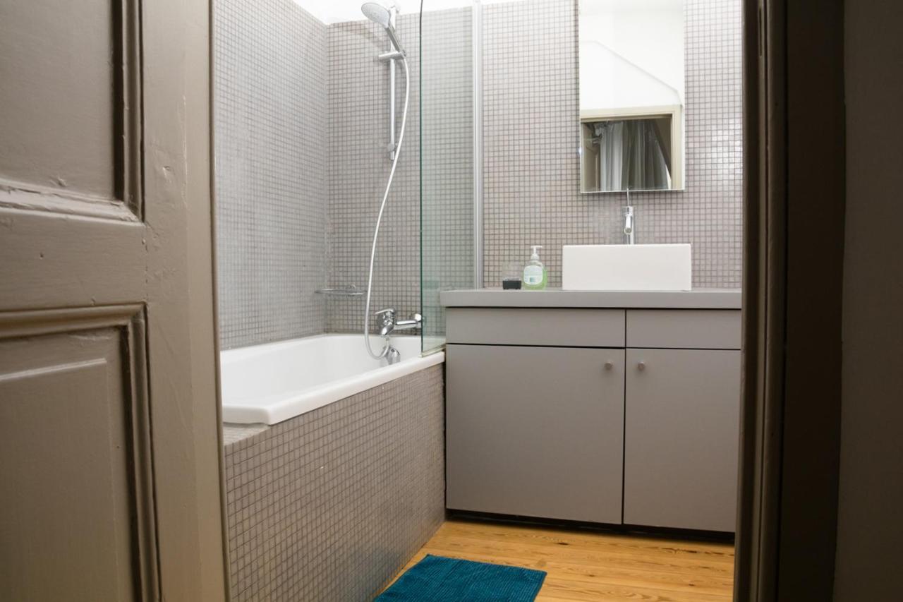 Duplex Dernier Etage Avec Terasse A Deux Pas De La Grand Place Brussels Exterior photo