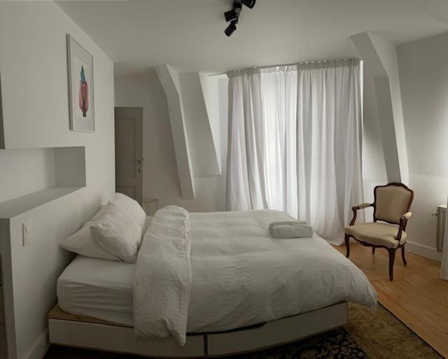 Duplex Dernier Etage Avec Terasse A Deux Pas De La Grand Place Brussels Exterior photo
